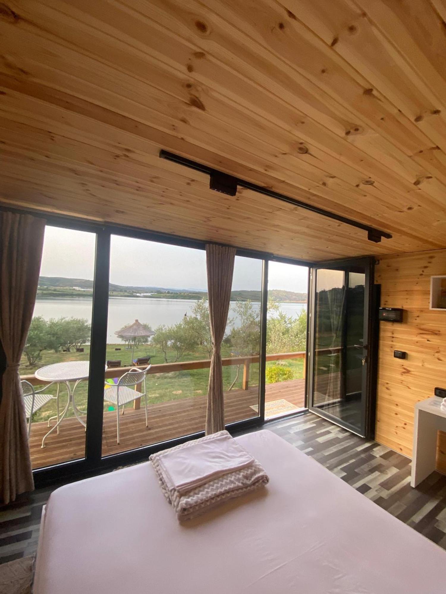 Shtepiza Lio Liqeni Merhojes Bed & Breakfast Belsh